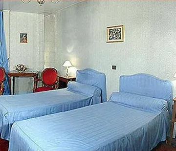 Hotell La Maison Favart 4*
