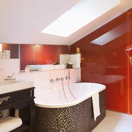 Hotel La Maison Favart 4*