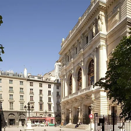 Hotel La Maison Favart 4*