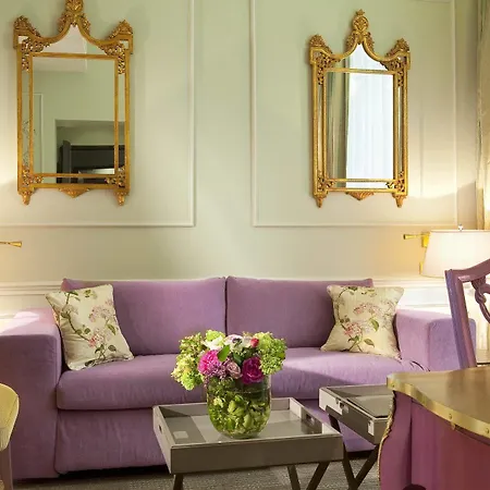 Hotel La Maison Favart 4*