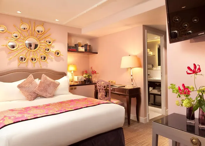 Hotel La Maison Favart 4*