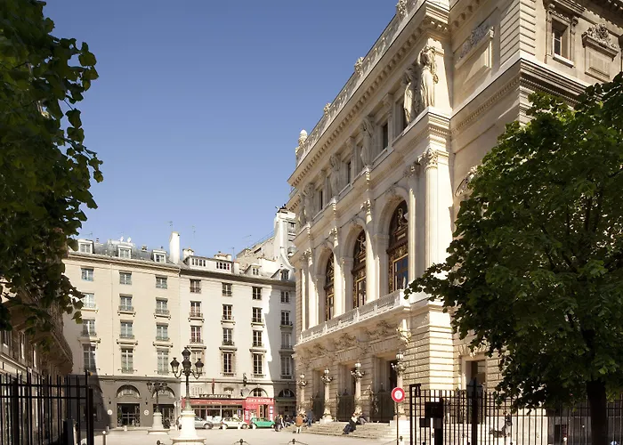 La Maison Favart 4* Paris