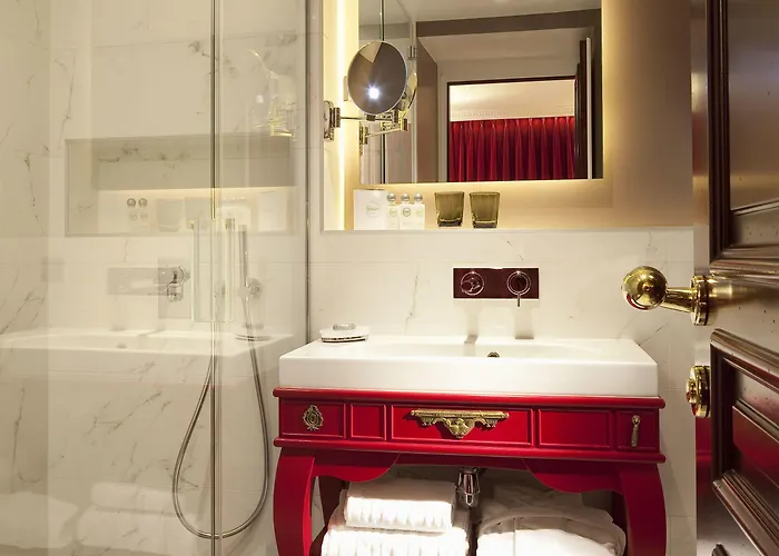 La Maison Favart Hotel Paris