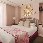 Hotel La Maison Favart 4*