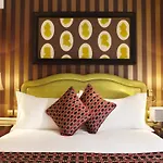La Maison Favart 4* Parijs