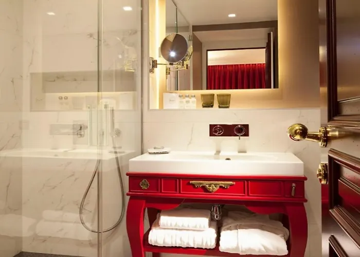 Hotel La Maison Favart Parigi